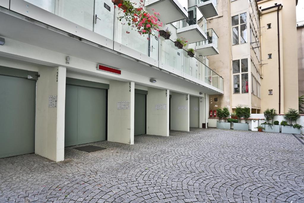 James Hotel & Apartments - Resim 32