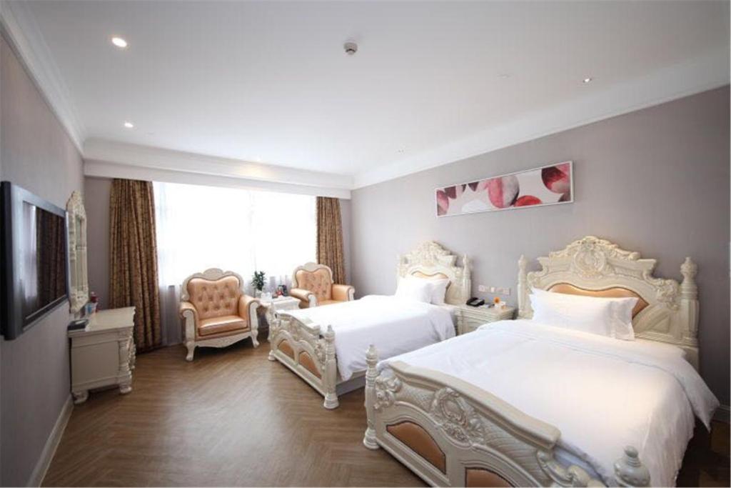 Postel nebo postele na pokoji v ubytování Nan Yang Royal Hotel