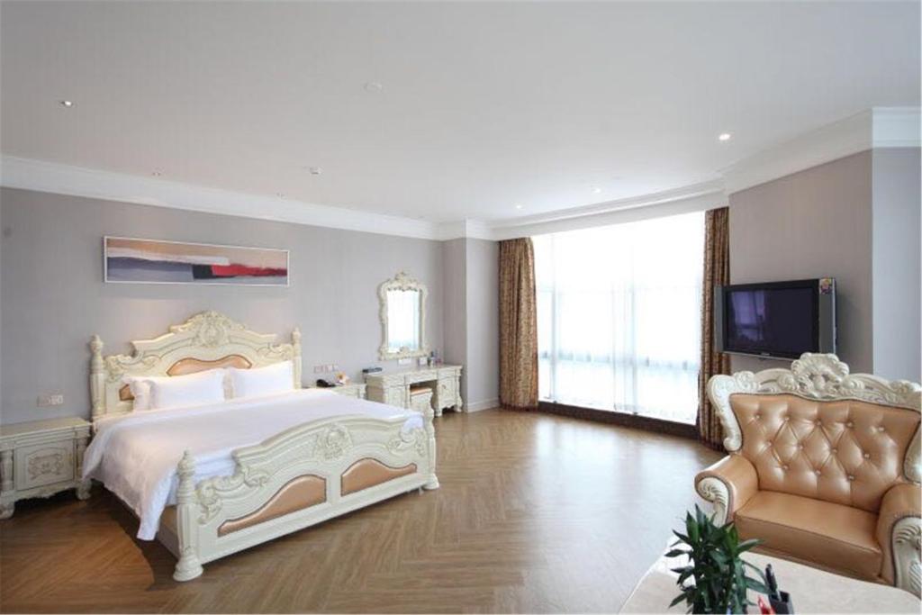 Postel nebo postele na pokoji v ubytování Nan Yang Royal Hotel