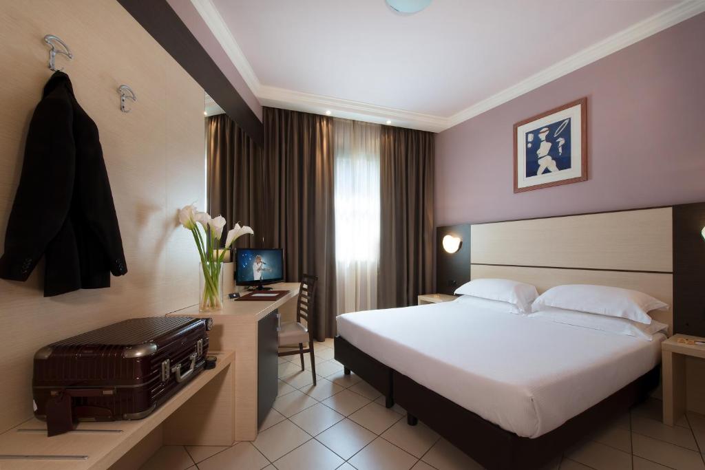 Postel nebo postele na pokoji v ubytování CDH Hotel La Spezia