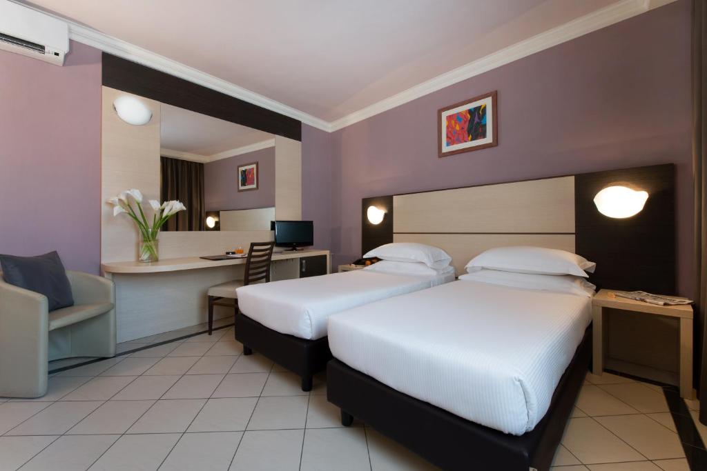 Postel nebo postele na pokoji v ubytování CDH Hotel La Spezia