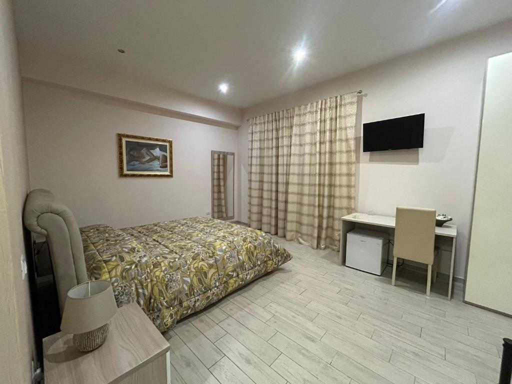 a hotel room with a bed and a desk at La Suite in Cassino