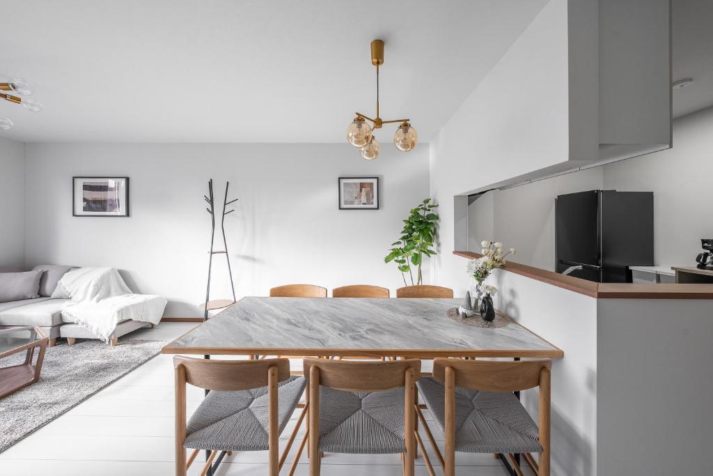 a kitchen and dining room with a table and chairs at Hills Niseko B in Niseko