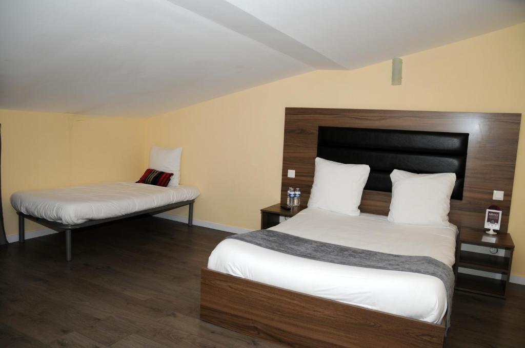 Postel nebo postele na pokoji v ubytování Hotel Morez