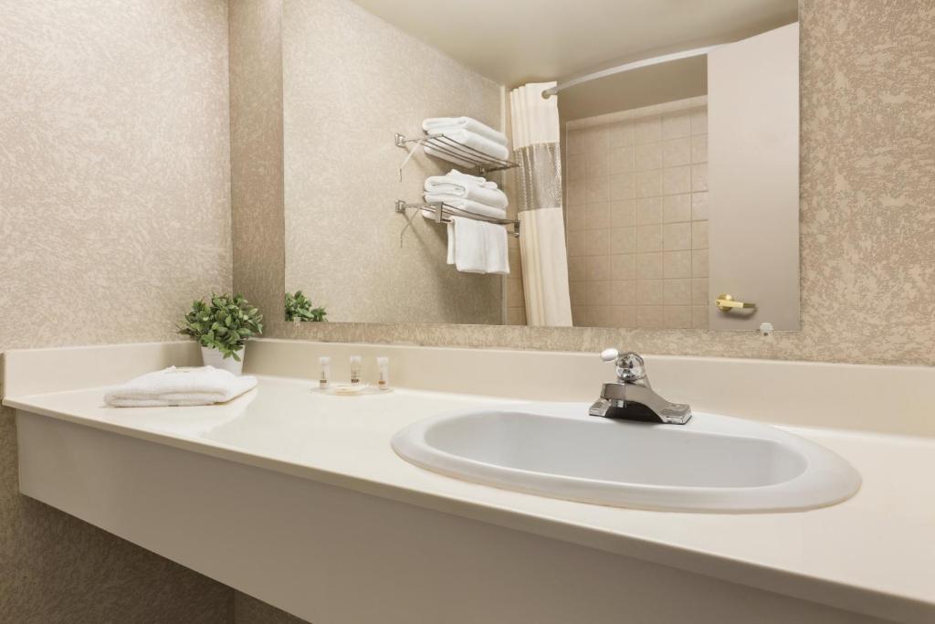 Days Inn by Wyndham Ottawa Airport - Resim 18