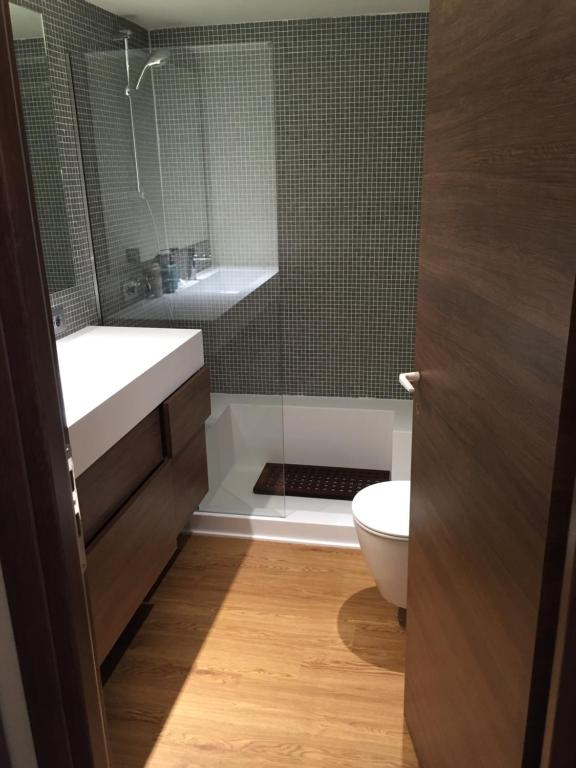 Kúpeľňa v ubytovaní Captains 2-Bedroom Suite in Athens Nea Smyrni