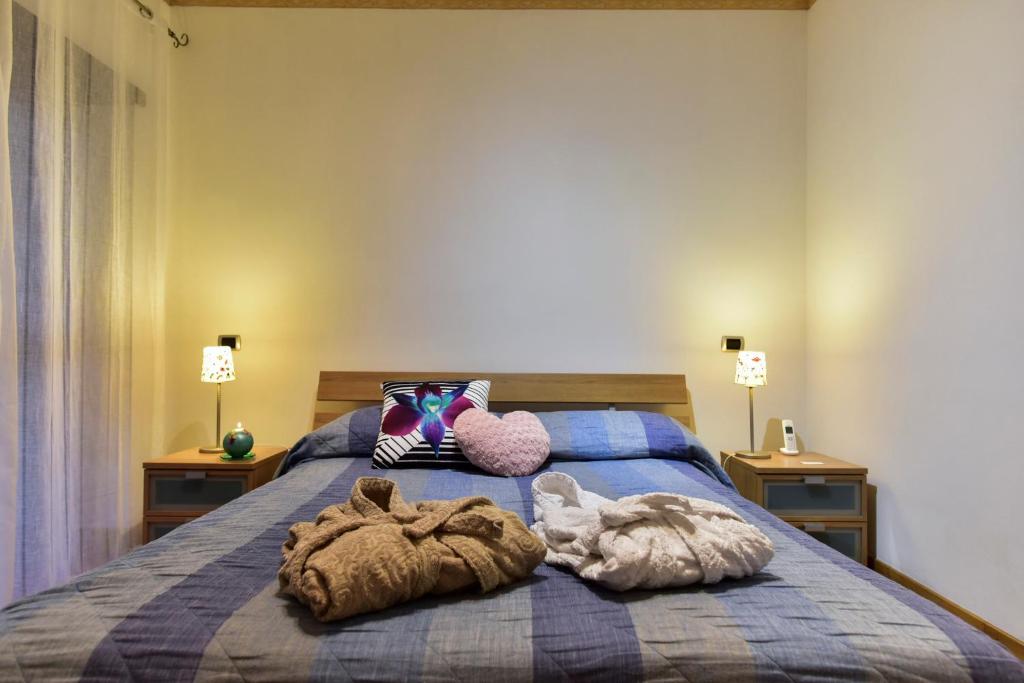 Łóżko lub łóżka w pokoju w obiekcie Home Sorbara "Luxury Home"