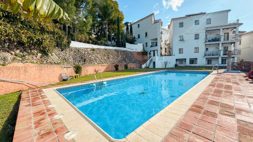 a swimming pool in the middle of a building at Las Huertas 12 in Frigiliana