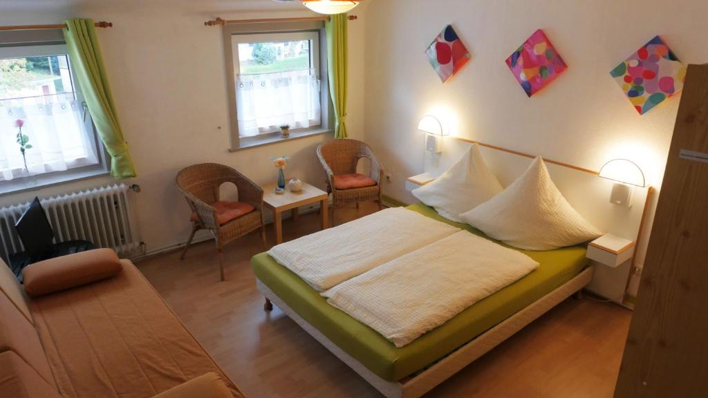Postel nebo postele na pokoji v ubytování Hotel zur Post