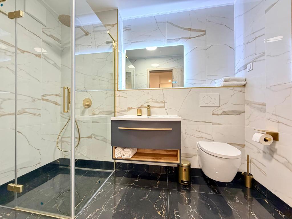 a bathroom with a toilet and a sink and a shower at GG Apartment 7 in Garmisch-Partenkirchen