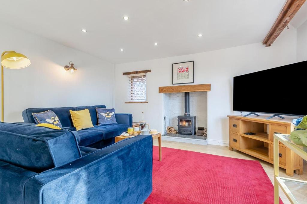 a living room with a blue couch and a flat screen tv at 2 Bed in Hunningham oc-h34740 in Bubbenhall