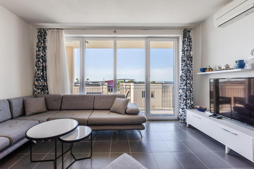 Family Apartment with Resort Access Talea Coast by PikHost