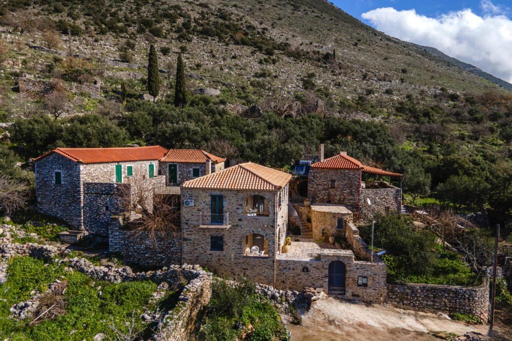 an old stone house on the side of a hill at Stone house koumani in Thalámai