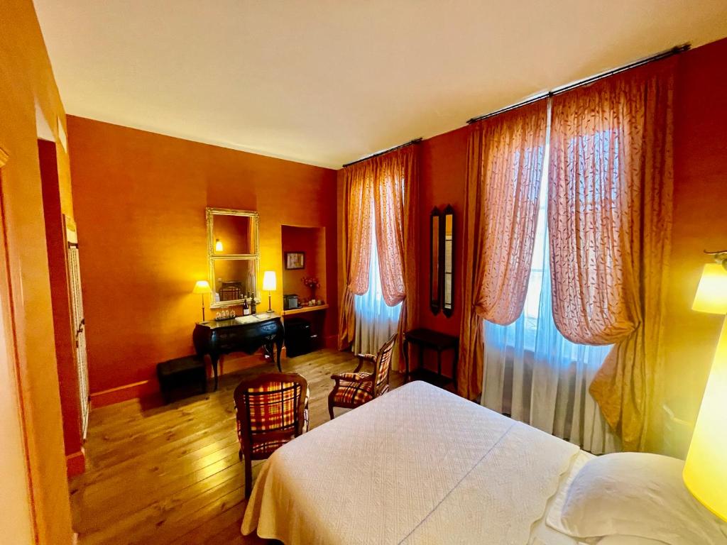Demeure Saint Louis Historic manor, air-conditioned, free private parking, City 700m, WIFI, view - Double Room With Private Bathroom