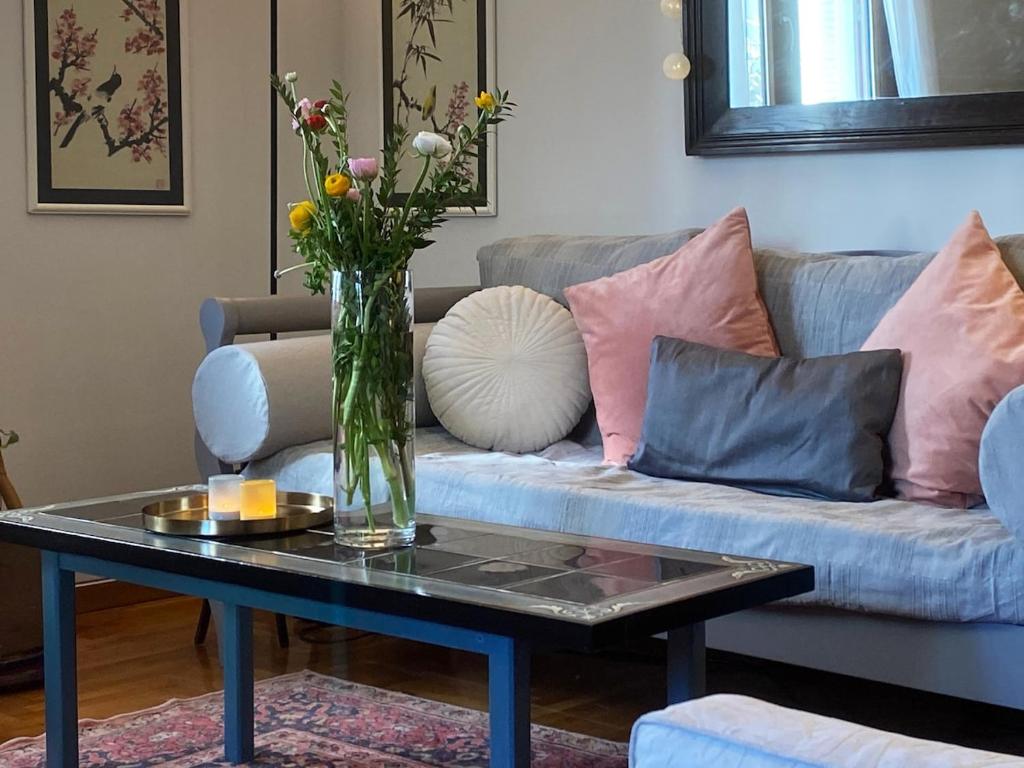 Bamboo & Bird House, Chalandri