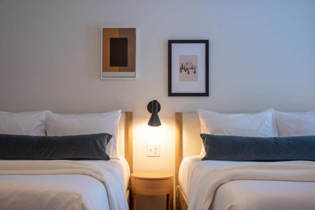 Adirondack Spruce Lodge - Double Room