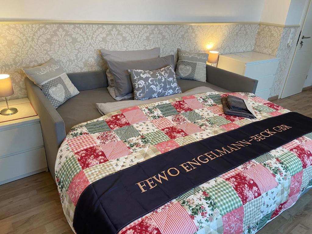 a bedroom with a bed with a quilt on it at Ferienzimmer 2 Engelmann-Beck in Hanstedt
