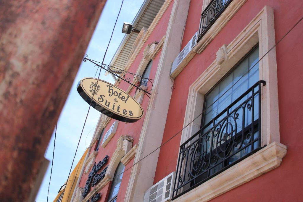 a sign hanging from the side of a building at Nueva Vizcaya & Suites in Hidalgo del Parral