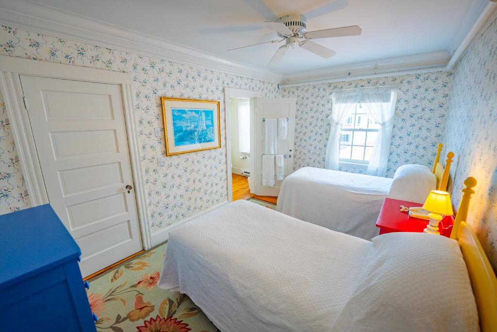The Colony Hotel Kennebunkport - Giardino King Con Due Letti Singoli