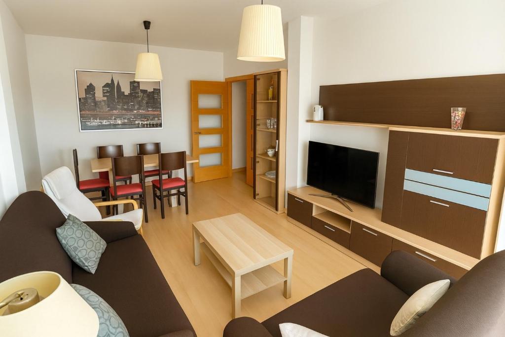 a living room with a couch and a tv at Piso 3 Dormitorios in La Roda