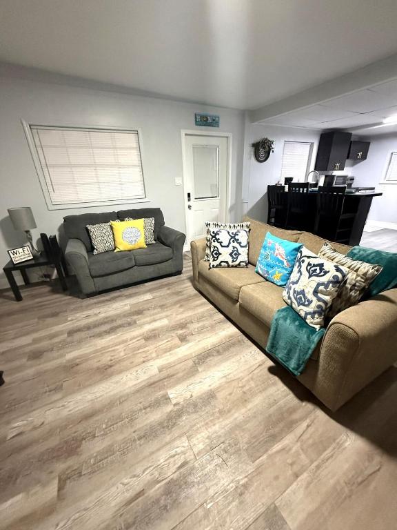 a living room with two couches and a wooden floor at Relaxing 1BR Apartment in Ormond Beach Large Patio in Ormond Beach