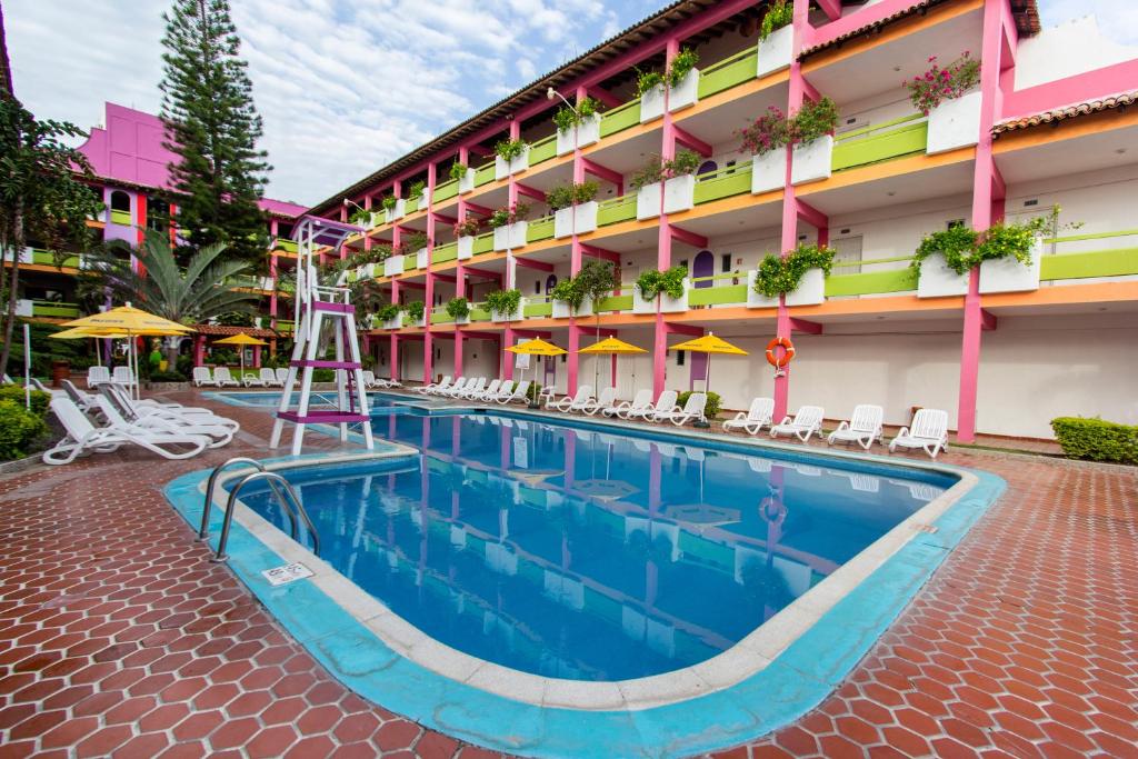 Bazén v ubytování Decameron Los Cocos Guayabitos, Ramada All-Inclusive Resort nebo v jeho okolí