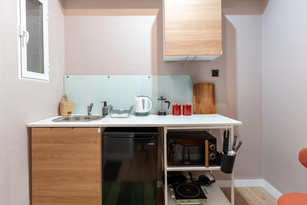 Athenian Bliss Spotless Nea Smyrni WiFi Studio