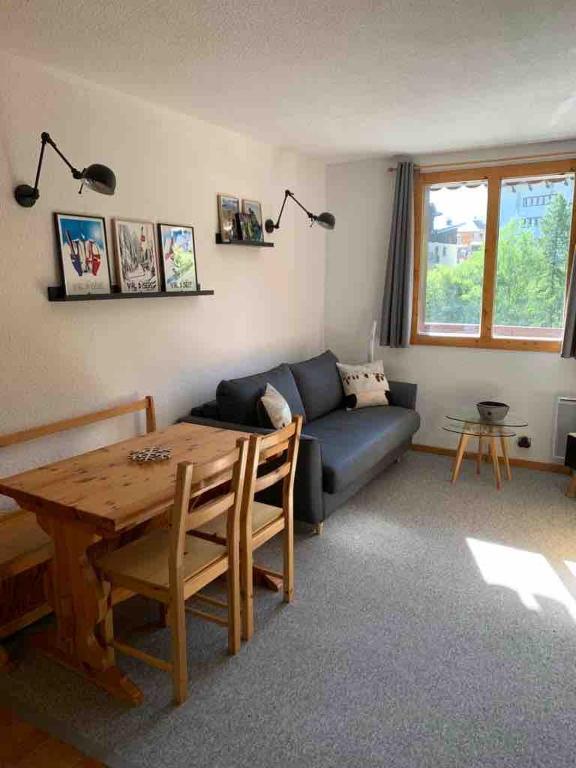 Studio cabin for 2 adults and 2 childrens with private parking