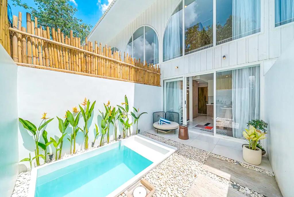 A closer look at Private Mezzanine Level Luxury Off Grid Resorts