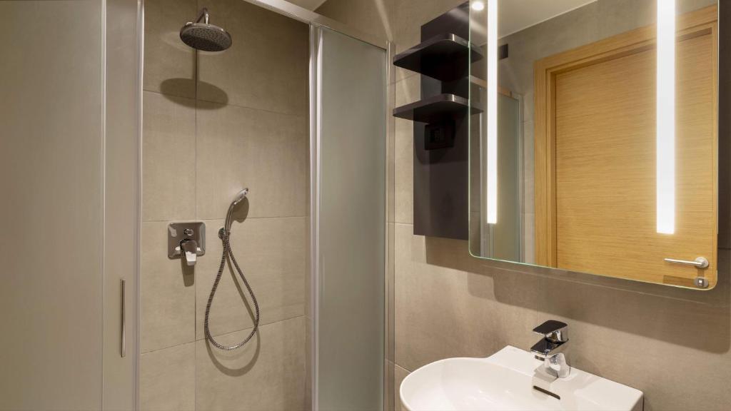 B&B HOTEL Como Baradello photo