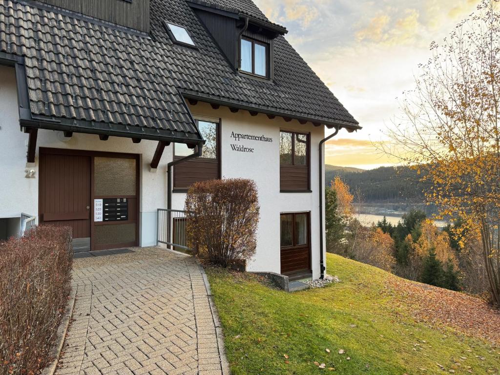 a house on a hill with a driveway at Ferienwohnung Waldrose am Titisee in Titisee