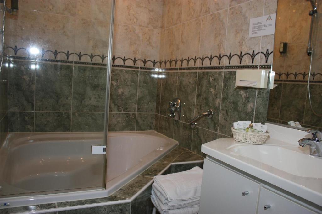 Koupelna v ubytování Hotel La Ferronniere