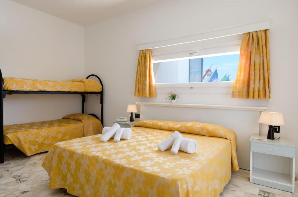 Postel nebo postele na pokoji v ubytování Hotel Luna Lido