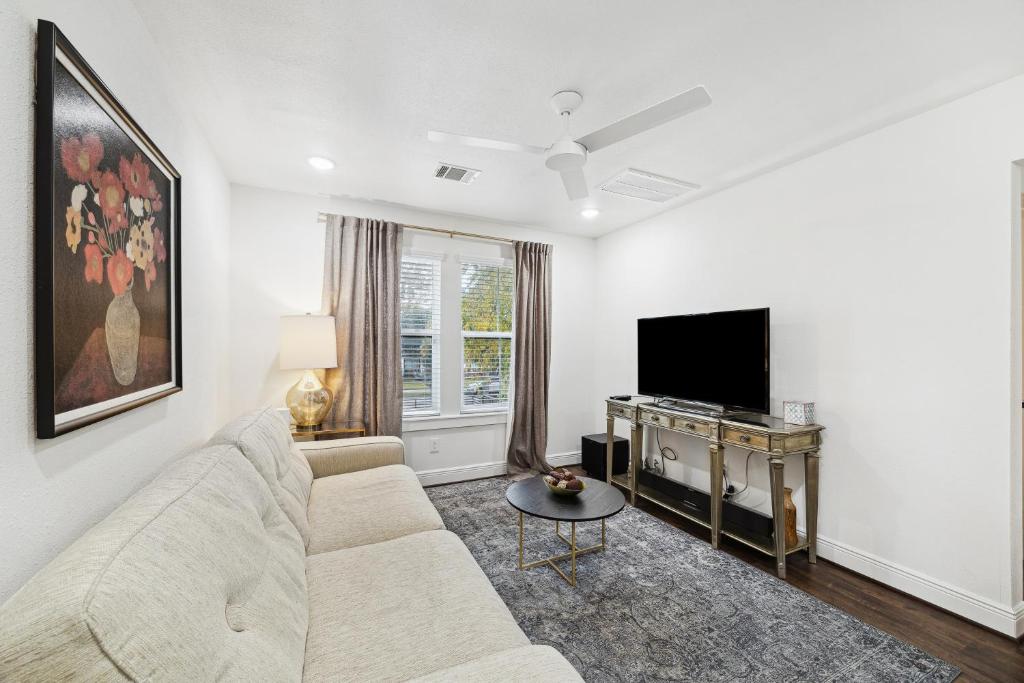 a living room with a couch and a tv at Quiet Private 1BR Apartment 10 mins to Med Center in Houston