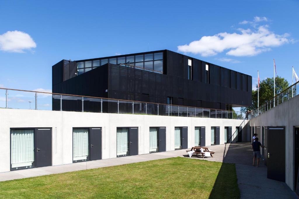 a building with a grassy yard in front of it at DBU Hotel & Kursuscenter in Aarhus