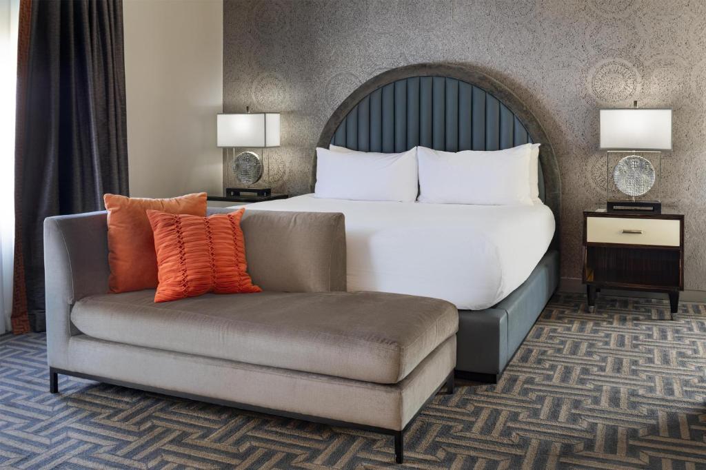 Colcord Hotel Oklahoma City, Curio Collection by Hilton - Suite King