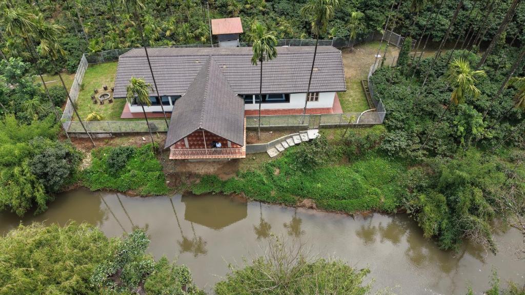 an aerial view of a house in the middle of a river at Thota'dha Tent Stay in SanivÄrsante