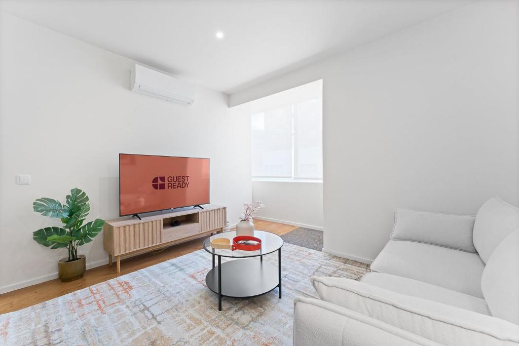 GuestReady – Elegant Marble Wing