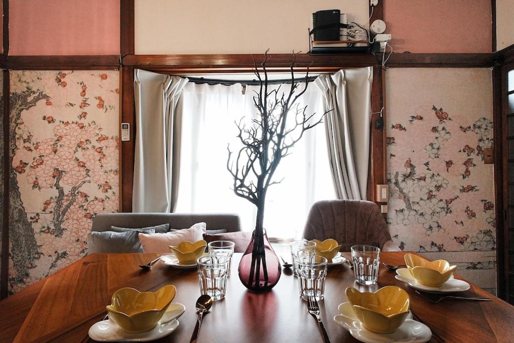 Private House, 5min To the Station, Exploring Tokyo, 40 min to the Airport, Skytree Asakusa Ueno TINY KOMACHI