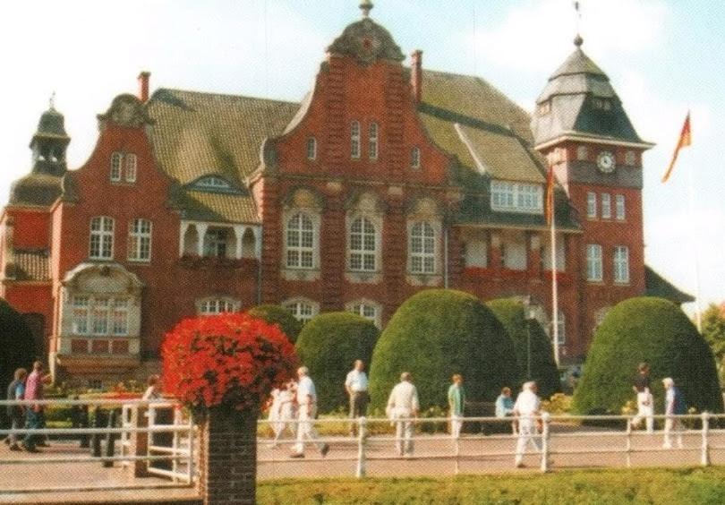 a large building with people walking in front of it at Lieber Gruß 38 in Papenburg