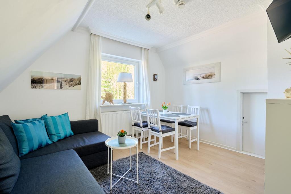 a living room with a couch and a table at Ferienwohnung Trave Ufer Moba-Travel in Lübeck