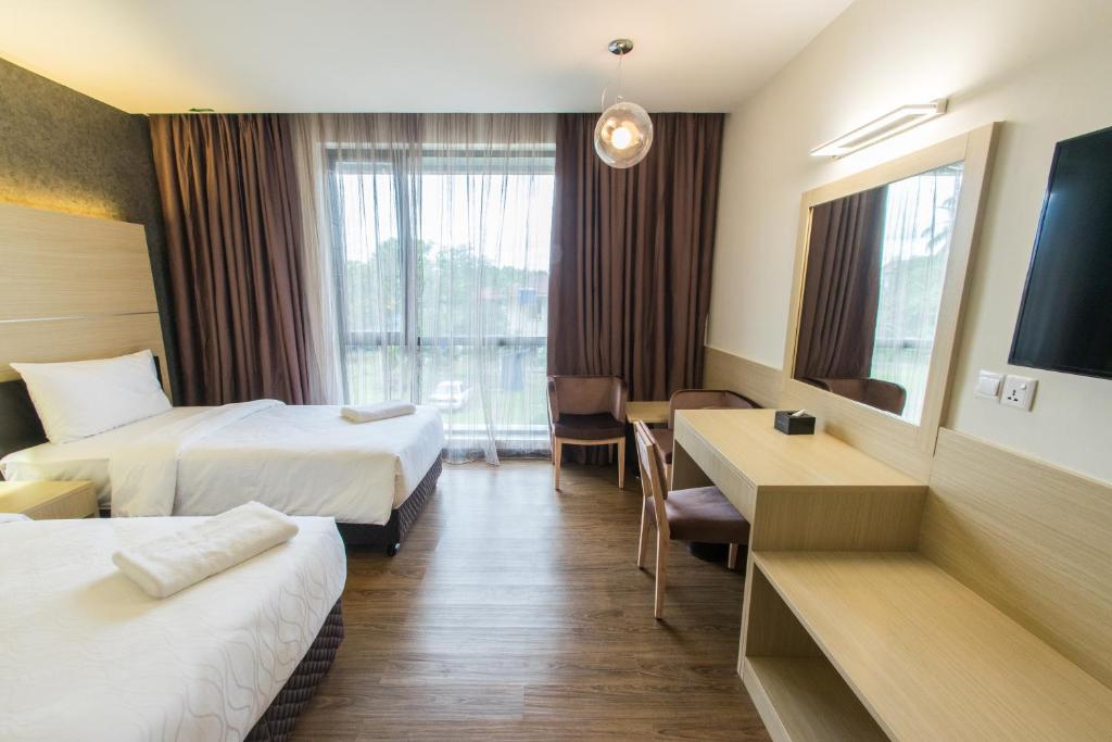 Postel nebo postele na pokoji v ubytování Hotel Labuan Point