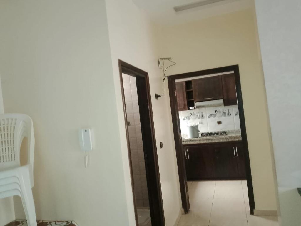 a room with a kitchen and a door leading into a kitchen at اقامة الشام in Laayoune