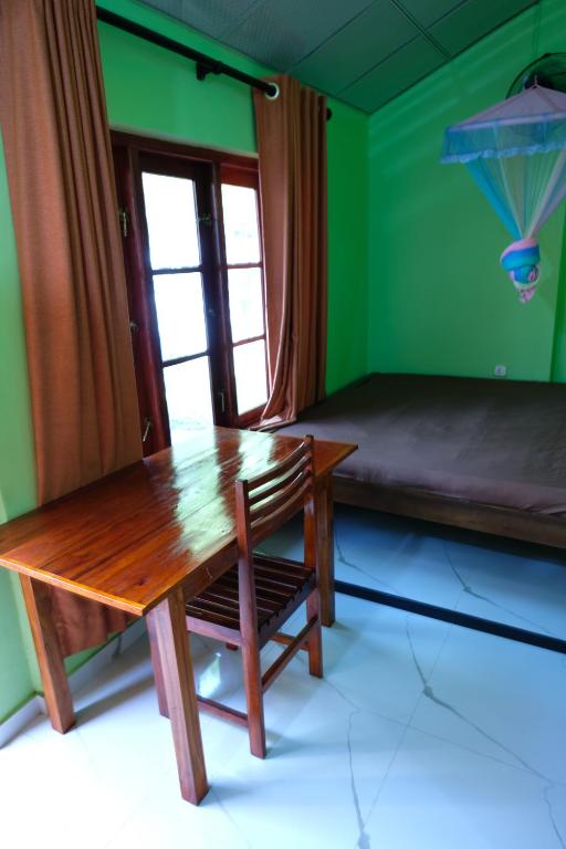 MENAKA HOMESTAY - 19