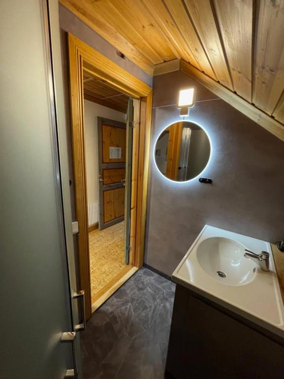 Skålsjögården Timber Lodge