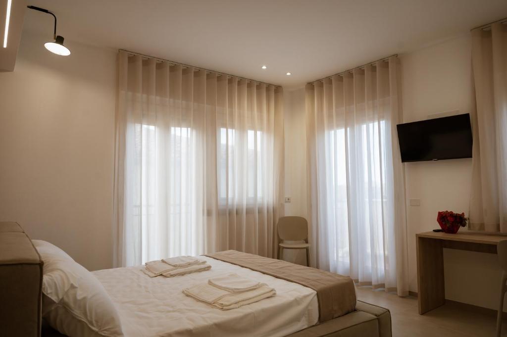 a bedroom with a bed with two towels on it at VenereCiprea in Castelbuono