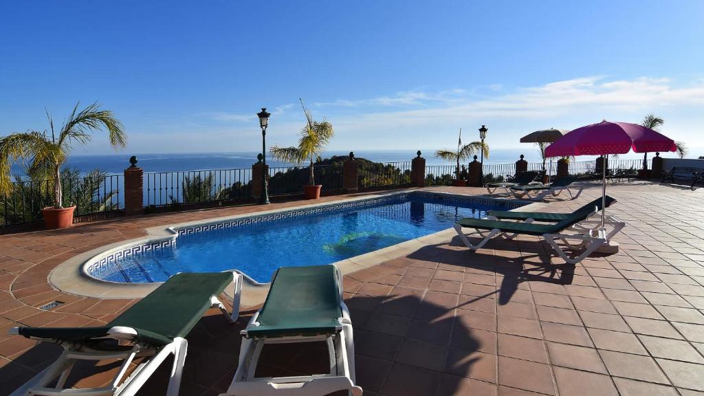 Villa Mirador de Maro - Heated pool