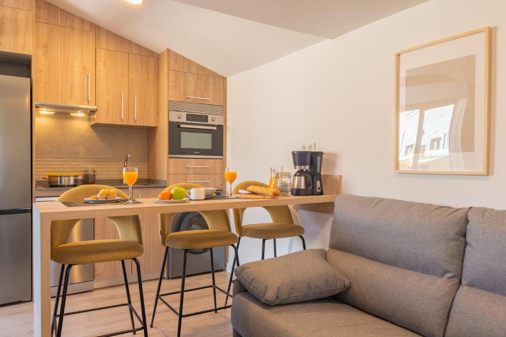 Feelathome Atarazanas Apartments - 8