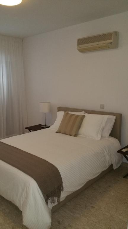 Postel nebo postele na pokoji v ubytování Serenity Villa Mediterranean