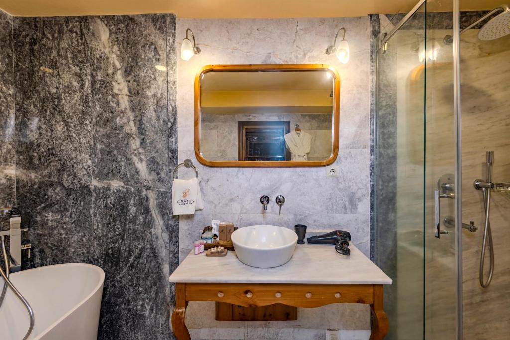 Cratus Stone Palace - 17